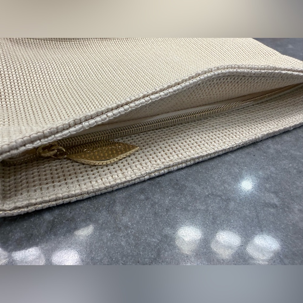 Cream with Gold Thread Pouch - Picture 4 of 7